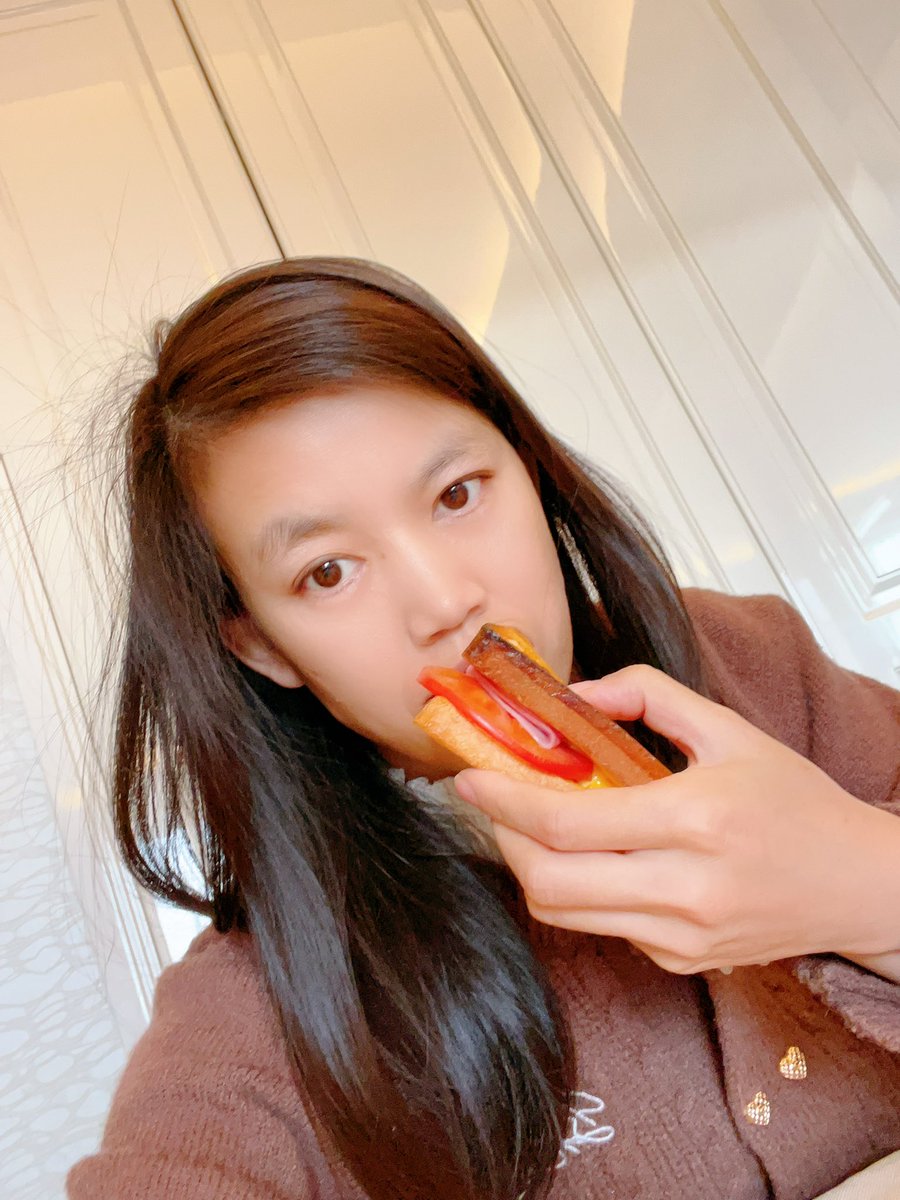 momo2637's tweet photo. Good morning
If there are 100 kinds of toast, I can give you 101 kinds.
Day 26 breakfast: toast +cheese+ham+tomato ++ sweet potato +orange+nut+latte
#breakfast #healthyfood #healthyeating #homemade #toast https://t.co/Aqoqi9MfmA
