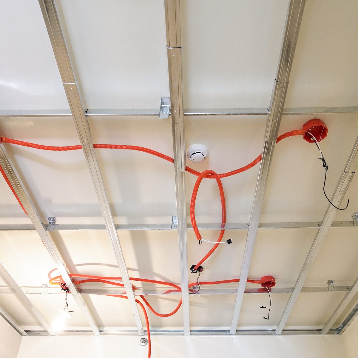 flipspacestudio's tweet image. Electrical wiring runs are integrated into the ceiling structure for the new upgrade on the lighting of this condominium unit. #flipspace #architectureph #constructionph #renovation #dmci #mandaluyongcity
