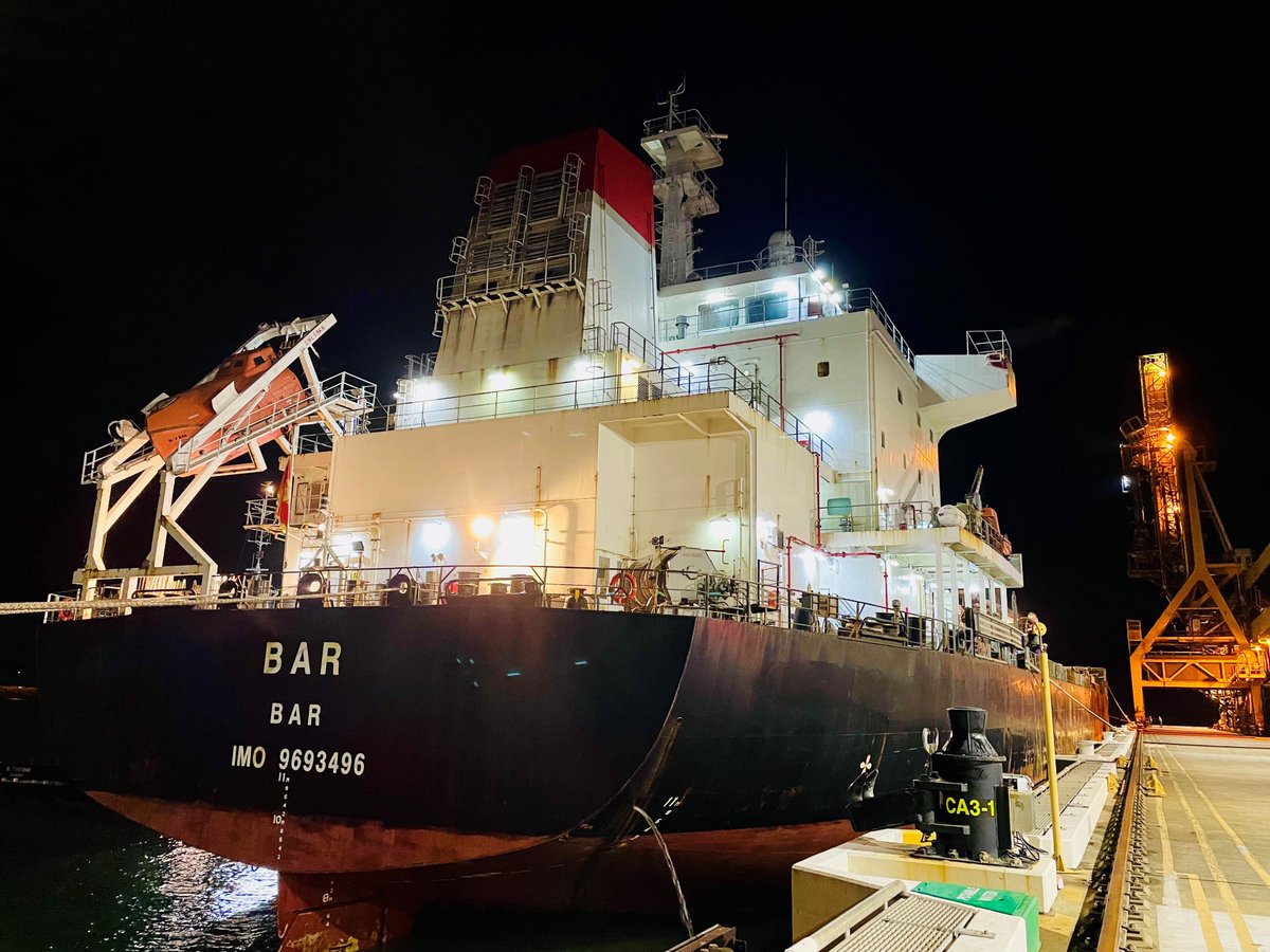 Thank you to everyone who kept our ports operating smoothly over the break.  👏

The Port of Mackay's last vessel for 2023 was the Bar. It berthed alongside wharf 3 to load 30,000 tonnes of raw sugar. 🚢⚓

📸 Leanne Ashenden, our Operations and Security Officer.