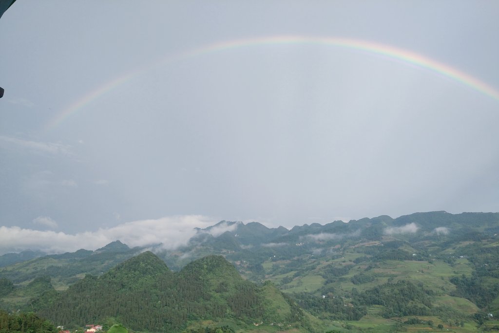 Không gì đẹp hơn bảy sắc cầu vòng 
🌈 "
Chẳng gì phải lo khi chúng ta đầu lòng