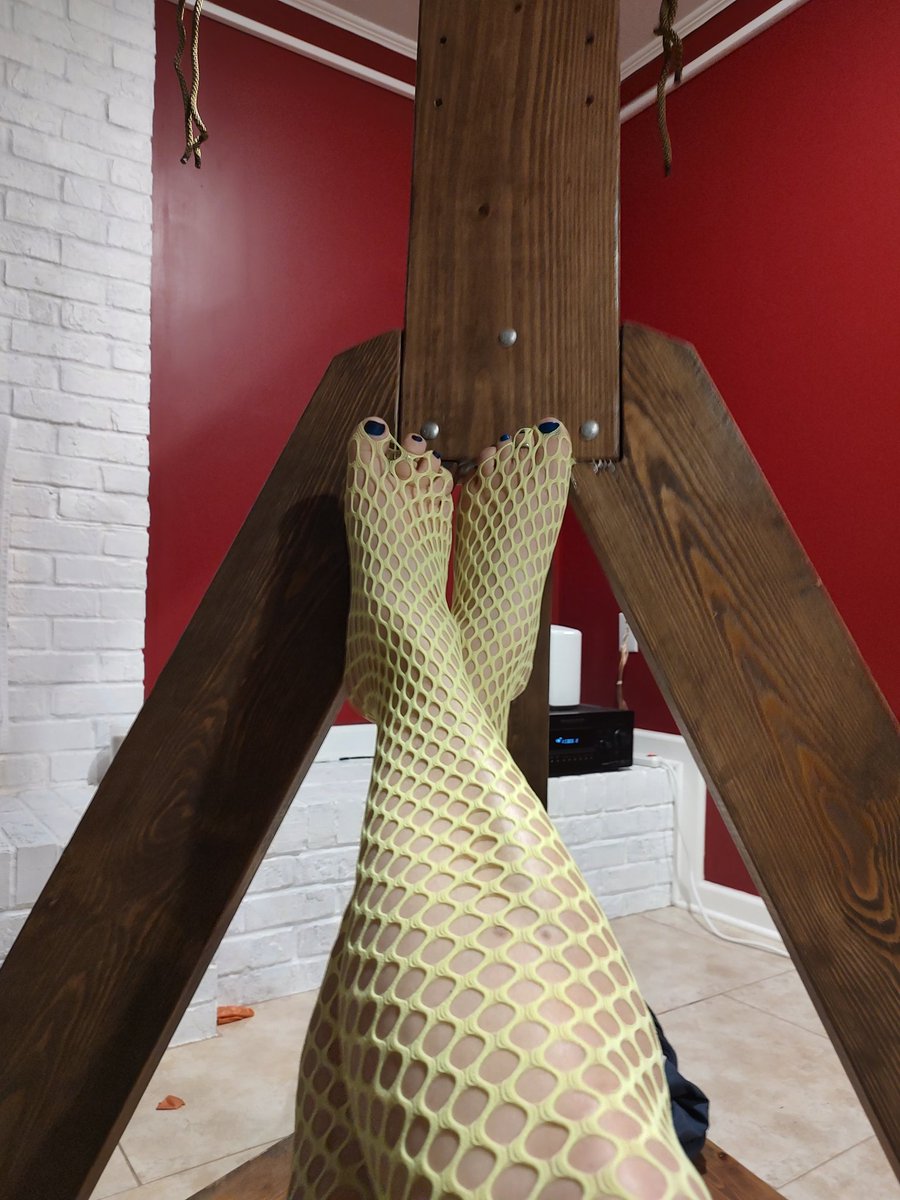 FootgoddessH's tweet photo. Come see me at ckj studios foot nite on January 11th at 6pm. My feet are ready for u. https://t.co/sVZMQ7uPrh