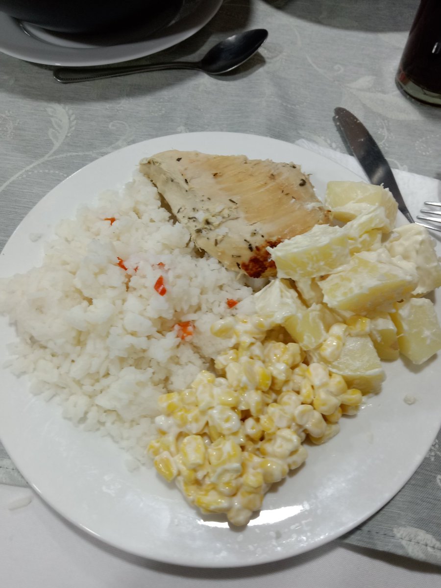 DaniBAA05's tweet photo. Q acostumbran cenar en tu casa por el año nuevo? Está fue mi cena
#eruspace https://t.co/jGufEuKCLZ