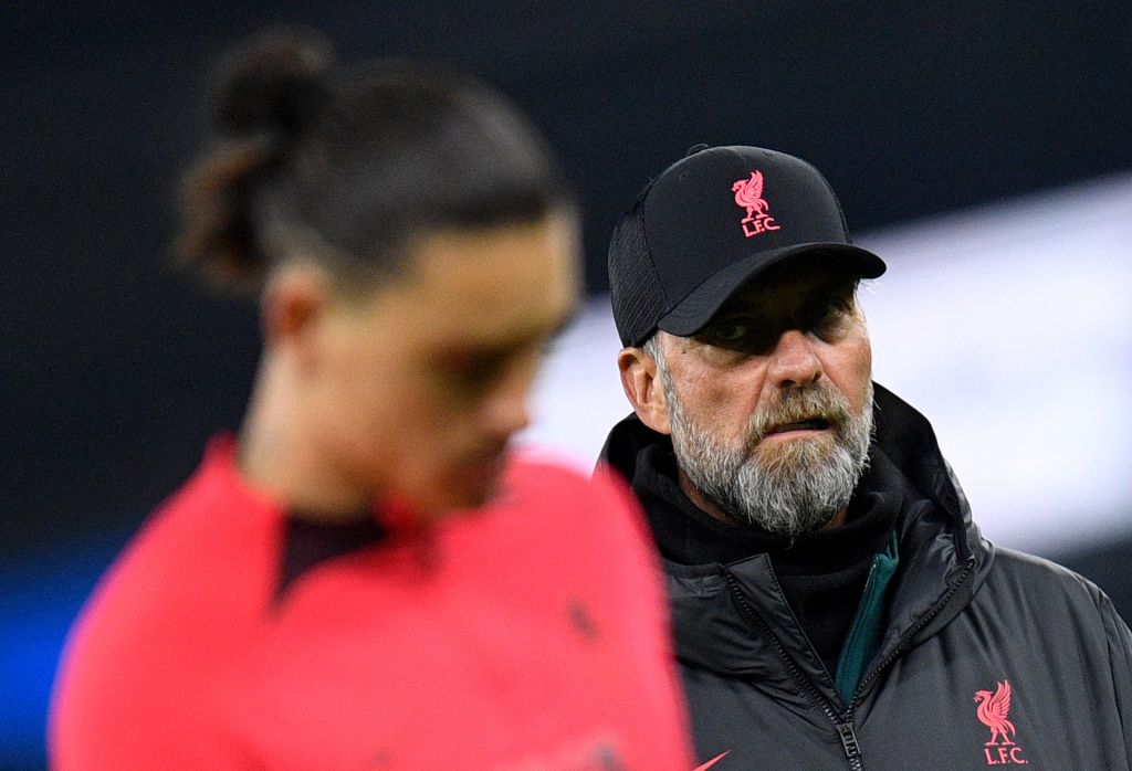 FabrizioRomano's tweet photo. 🔴 Klopp: "Don't doubt Núñez, it's all fine. Darwin will score and there is no doubt about it, look at his assist... wow. He gets questioned on social media and that disturbs slightly".

"Salah? Mo is a goal scoring machine. He will never stop doing these things. He is special". https://t.co/4Y4ZdYHW9B