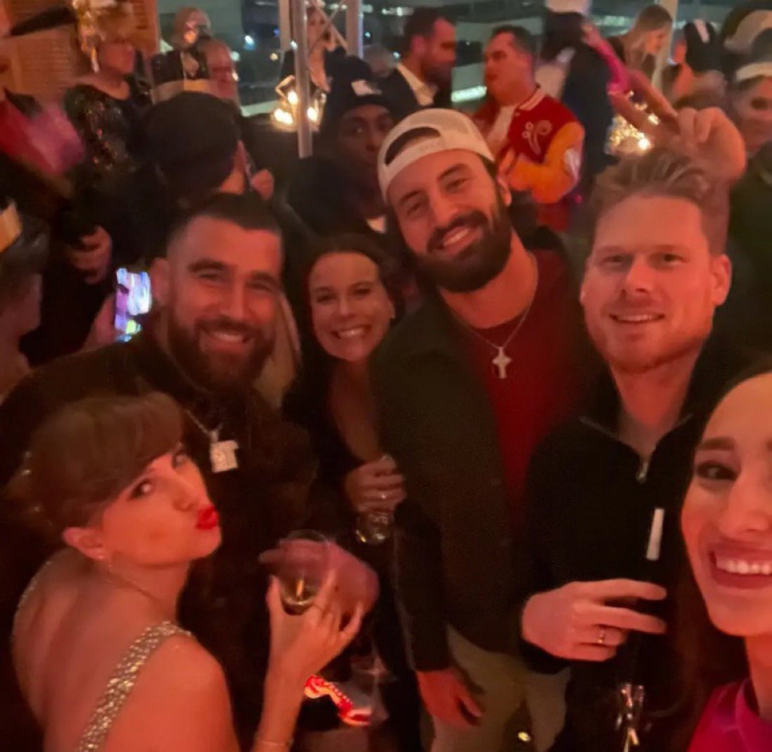 TSwiftLA's tweet photo. 📸 | Taylor, Travis and friends at a New Year’s party https://t.co/WGdr55L9jY