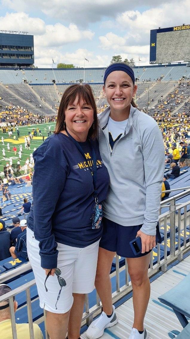 paiger_major's tweet photo. In honor of our Rose Bowl victory some memories from the Big House this year! #GoBlue https://t.co/NgwTdpzrBv