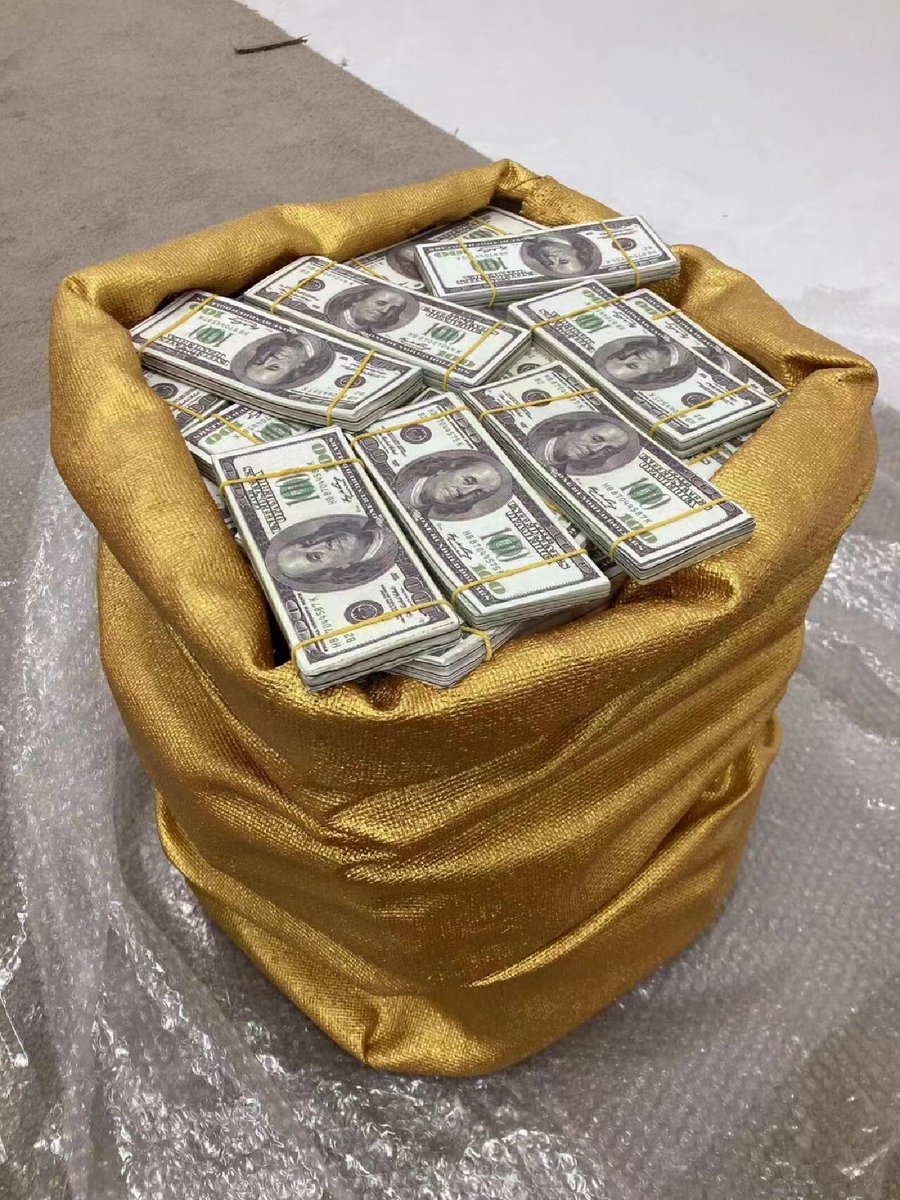 Algumas pessoas dizem que o dinheiro é a raiz de todos os males, que quando alguém tem dinheiro, fica ruim. Mas, na realidade, são poucas as pessoas que se corrompem por causa de dinheiro, mas aquelas que sofrem muito por falta de dinheiro são incontáveis.