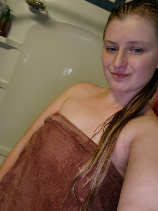 Go subscribe to see the towel get removed 😋 Happy New Year!!!  https://t.co/jY96nuAYRq  https://t.co/f99Ya1jyzi<a href="/tag/hotreilly"class="tags"><span>#hotreilly</span></a>