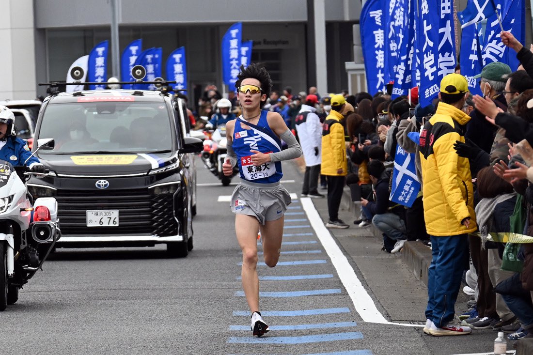 TokaiSports's tweet image. 【第100回箱根駅伝】
3区鈴木天智
10位で襷リレー🎽
初めての箱根駅伝頑張ってくれました👏
#東海大学 #GoTOKAI