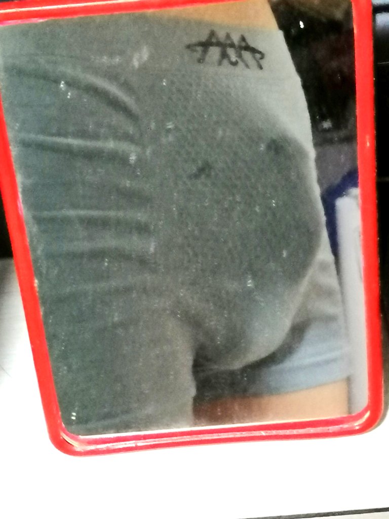 insposibble's tweet image. 被硬醒的結果就是……不小心就biubiubiu出來了……😜