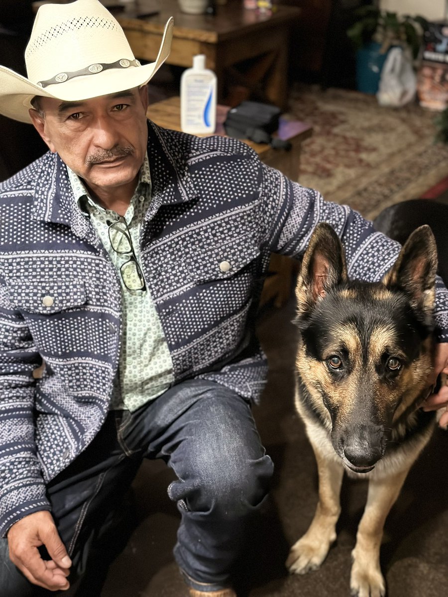 ihaterosa's tweet photo. Pops and his boy 💙 https://t.co/EkI5tj2SBc