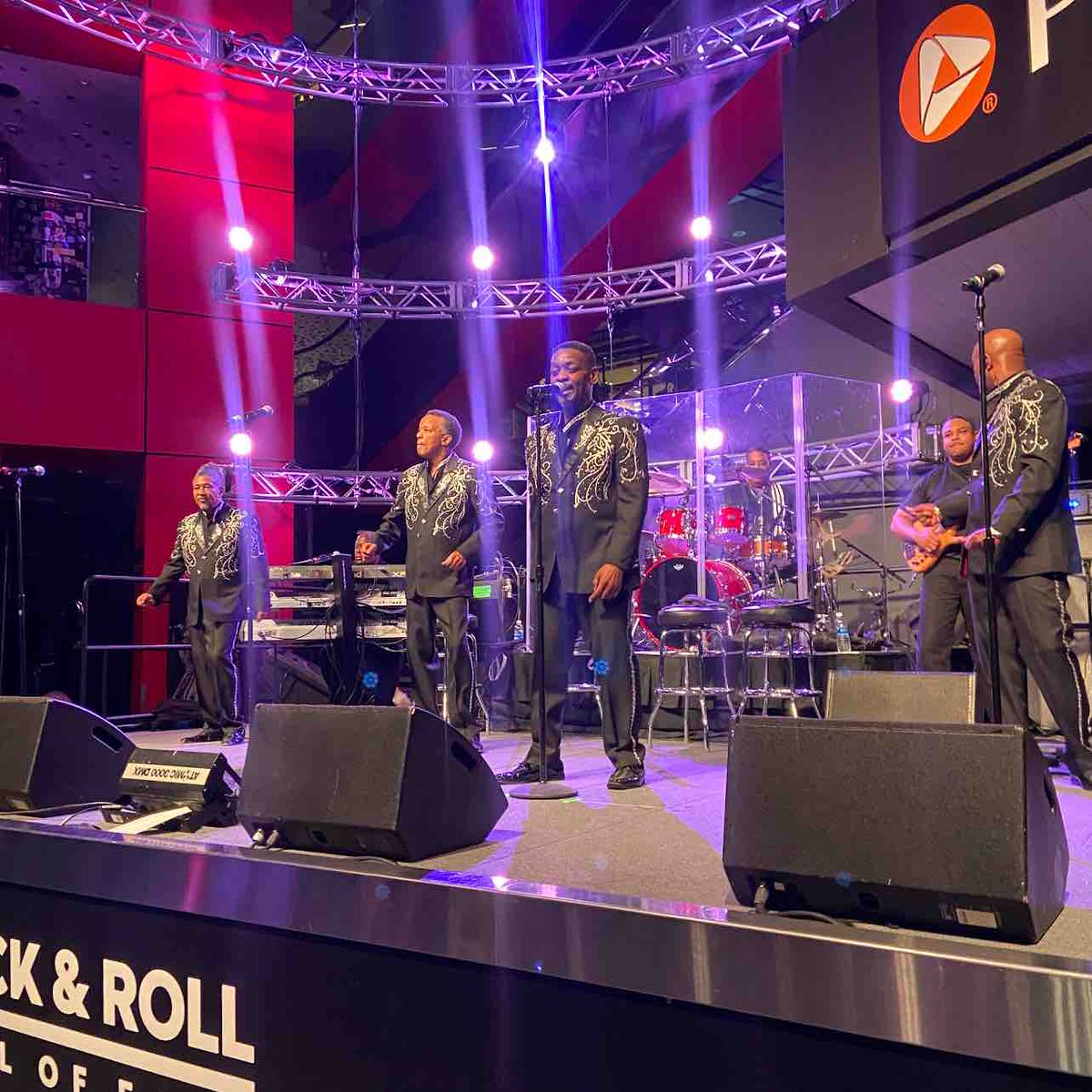 YassPrize's tweet photo. Celebrating the @TheSpinners2 induction to the @RockHall tonight! Flashback to the unforgettable Yass Prize Summit in Cleveland last year – what a night!
https://t.co/2RQxMFfGkL
#RockHallInduction #YassPrize
@Forbes @edreform https://t.co/RniO82m8Kd