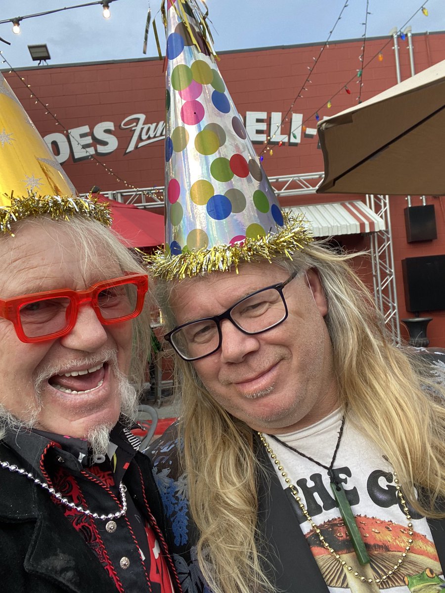 studioantiques's tweet image. HAPPY NEW YEAR AAAHHHHH ALL OUR FRIENDS WORLDWIDE 🥰🥰❤️🍒🥳 #StorageWars #BaggageBattles www.roundthe bend.tv  @CraigHughes123 
Show ‘N’ Tell International

youtube.com/@ShowNTellInte… @buttcracnelson @BillFoleyHockey @artguy @CraigAFCB #ElSegundo