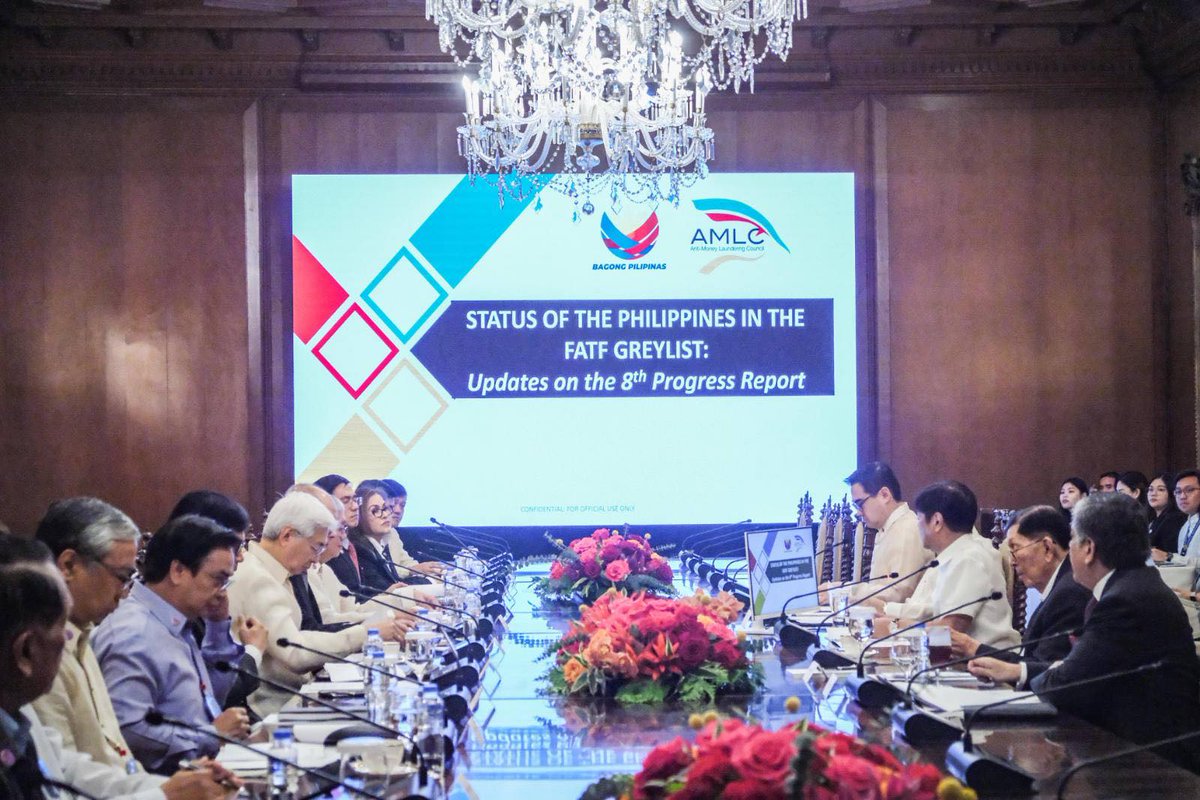 LOOK: President Marcos holds the first sectoral meeting this year to discuss the Philippines' inclusion in the Financial Action Task Force (FATF) Greylist until it meets international standards, enabling the country to exit the 'grey list.' @manilabulletin
 📷PPA/Yummie Dingding