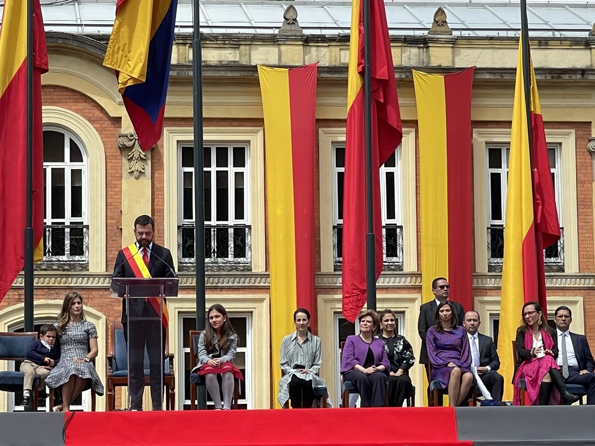 Con mucho orgullo, emoción y felices acompañamos a la posesión de nuestro nuevo Alcalde <a href="/CarlosFGalan/">Carlos F. Galán</a> 

Que Dios lo ilumine y a su equipo para que con sabiduría, apoyándose en la evidencia y la tecnología implementen las políticas y acciones que lleven a #BogotáCaminaSegura