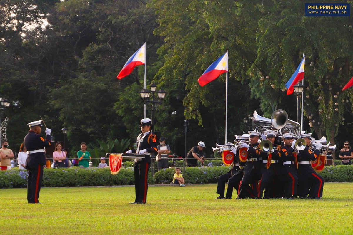 Philippine_Navy's tweet photo. LOOK | PH #Marines-#ROKNavy tandem showcase skill & precision at #Luneta exhibition #ICYMI
일을 잘 했어요!
🇵🇭🤝🇰🇷
More ➡️ https://t.co/7dwFMj0EWl
#WeAreNavy
#ProtectingtheSeasSecuringOurFuture
#PHMarineCorps
#ModernMultiCapablePHNavy
#AFPyoucanTRUST https://t.co/iqOn6IkqfP