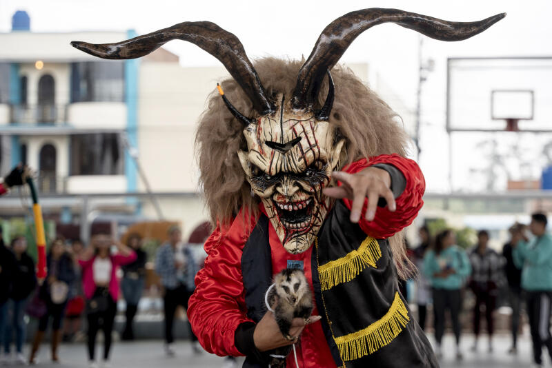 The best photos from around the world today: smh.com.au/world/north-am… Below: A reveler dances through the streets during the Devils of Pillaro festival, to send out the old year and bring in the new, #Ecuador