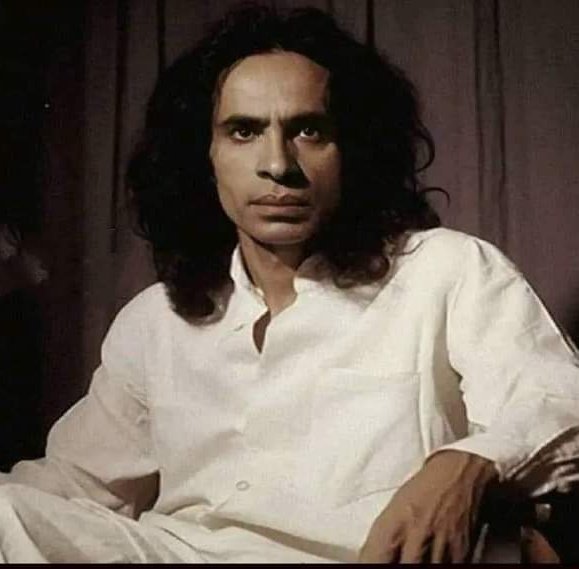 UrduVirsa's tweet photo. اور  کیا  چاہتی  ہے  گردش ایام  کہ  ہم
اپنا گھر بھول گئے ان کی گلی بھول گئے

جون ایلیاء https://t.co/cg1dCcoPUu
