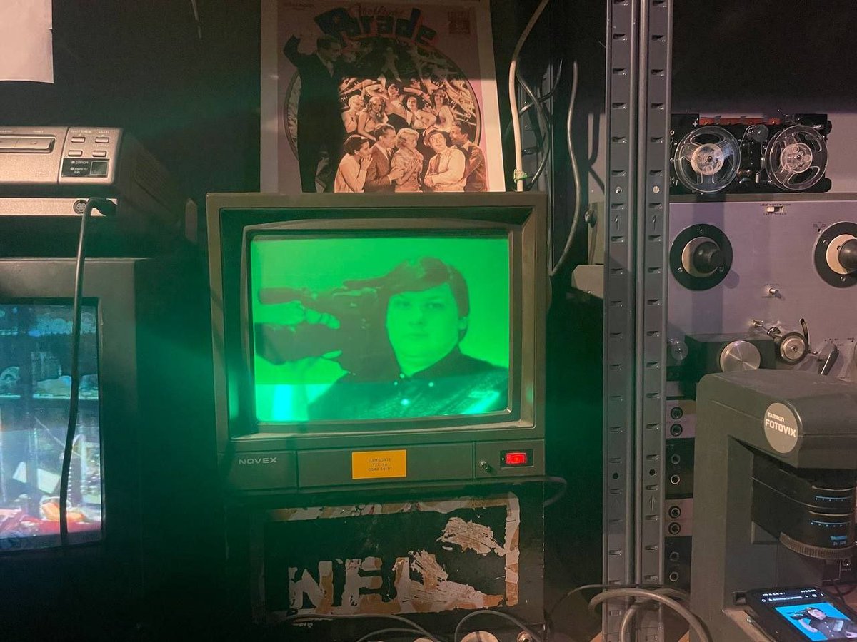 @crdudeyoutube We got you up on a green CRT in @ElseMuseum run by @LOOKMUMNOCMPUTR Pulled up a photo on my phone and put it on the 35mm slide to composite device on the right. Looked neat in person, seems my friends phone lost a lot of the details tho