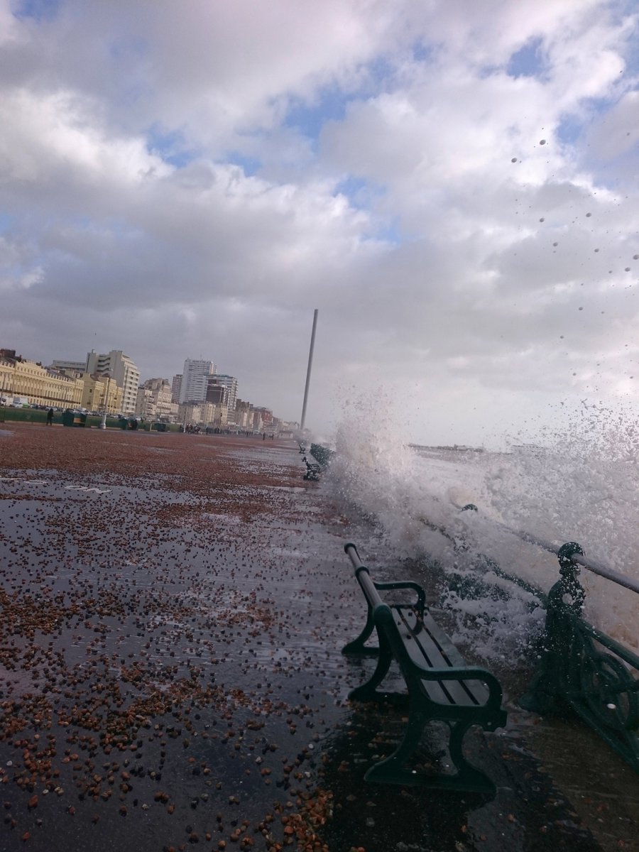PhotosWilde's tweet photo. A happy windy New Year!

#BrightonLife https://t.co/q7GOLjFbWs