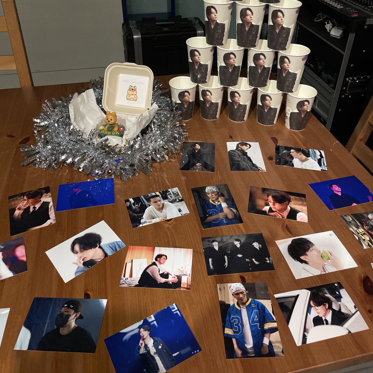 iKONIC_143 tweet picture