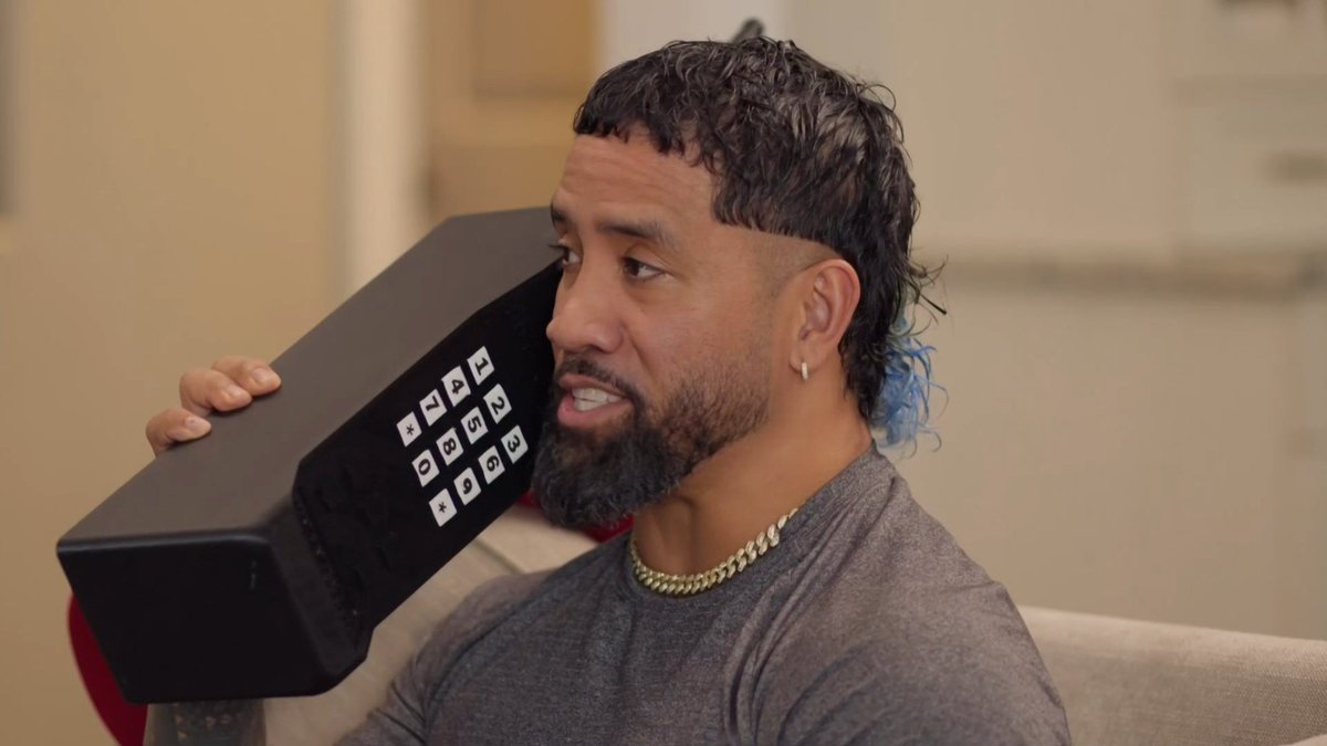 bigsheppardgame's tweet photo. @WWERomanReigns @WWE @TheRock  #Day1

Please say it is so.....

#therockvreigns 

Romans phone must be on fire https://t.co/4Xd6RXfwIY