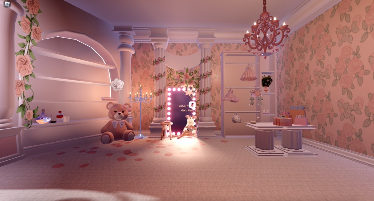 RRealrose's tweet photo. GUYS LOOK AT THIS AMAZING ROYALE HIGH DORM😍😍 #royalehigh #royalehighdorms #rhflop https://t.co/mfndFnzD64
