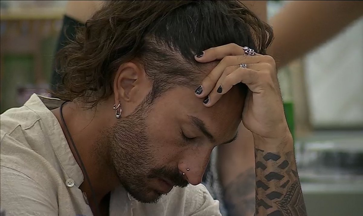 khal drogo cuando se dio cuenta que la bruja lo traicionó y en vez de  curarlo lo condenó a morir, image size:1200x715