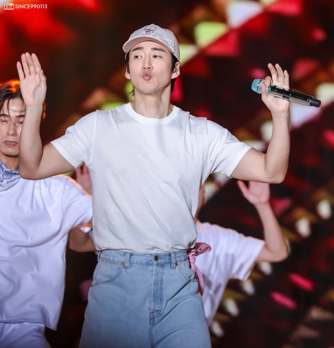 since990113's tweet photo. 2023 god‘s MASTERPIECE 부토콘

융계상 매 공연마다 착장 조금씩 바꿔주는거에 감동🥹🩵 외모에 kijul😇
#지오디 #윤계상 https://t.co/8WvJguQB0v