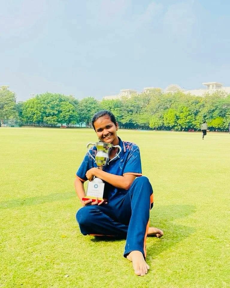 BjymMandla's tweet photo. अंडर 23 T-20 महिला क्रिकेट टूर्नामेंट के फाइनल में दिल्ली को मात देने वाली मध्यप्रदेश की टीम को बधाइयां एवं शुभकामनाएं.
मध्यप्रदेश की टीम में महत्वपूर्ण योगदान देने वाली मंडला की बेटी सूची उपाध्याय पिता सुधीर उपाध्याय जी पर हम सभी को गर्व है.
बहन के उज्ज्वल भविष्य की शुभकामनाएं. https://t.co/4HqW3PKyC2