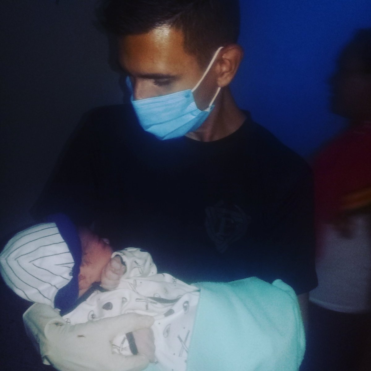 rikatso33's tweet photo. A casi un año de haber cumplido mi art 8 y mi ruralidad. #Parto #RN #4,5kg 😘😘❤️❤️❤️🥰🥰 https://t.co/Z6e0kV0zOd