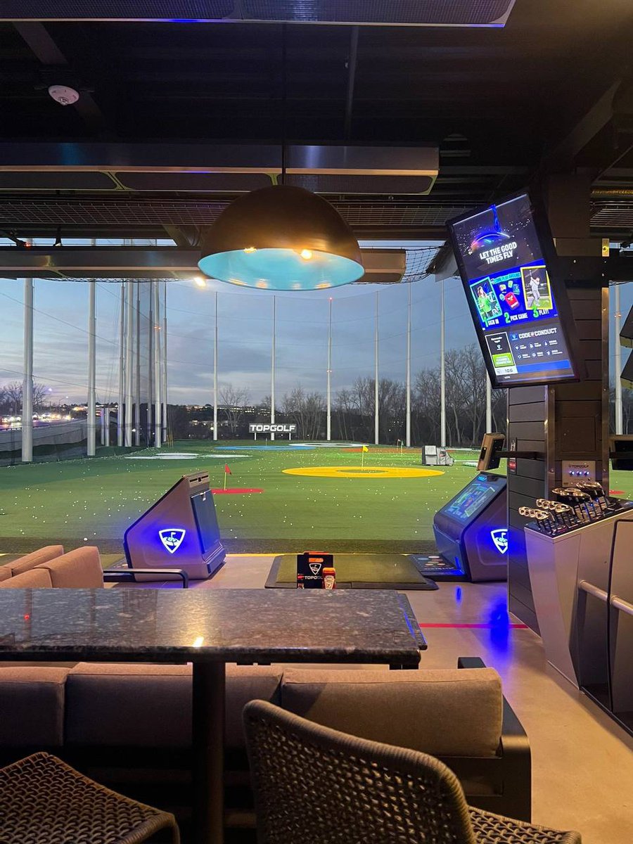 Malinachan8441's tweet photo. You can also play golf in the cold winter, it’s so warm with a heater! The clubs are all new and the staff will disinfect them after use.
#USA🇺🇸 #BostonGolf Course https://t.co/QxUjpRD0qk