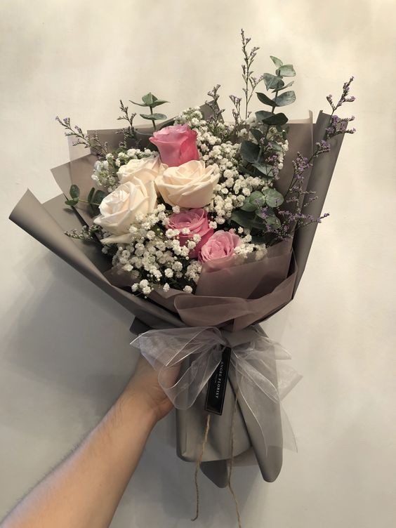 Whispers of Romance: Embrace the Charm with a Light Purple Rose Bouquet 💜
.
.
#PurpleRoseBouquet #RomanticFlowers #BridalBlooms #WeddingFloral #ElegantBouquet #FloralMagic