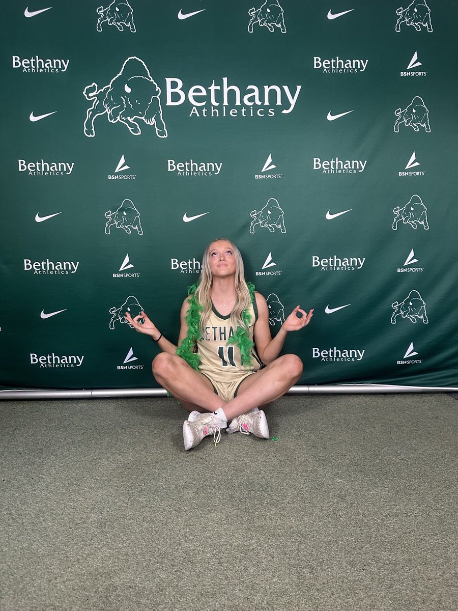 ParkeGabby's tweet photo. New year new family💚#Committed #rollbison https://t.co/6qrMcT53aK