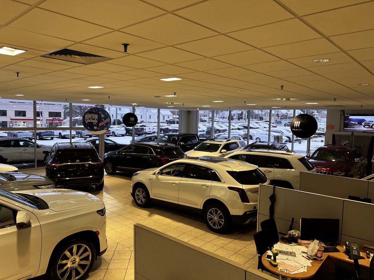 StephenGMC's tweet photo. Ever wonder how we handle snow at our dealership? We jam pack 'em in! https://t.co/M6cZO8Nxed
