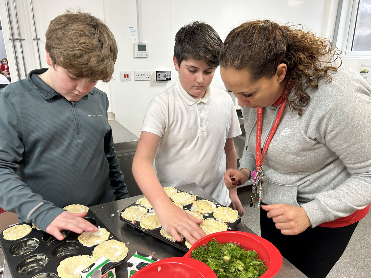 Roscoe_Primary's tweet photo. Year 6 made their seasonal pies #Y6DT https://t.co/T8qg9UeEAo
