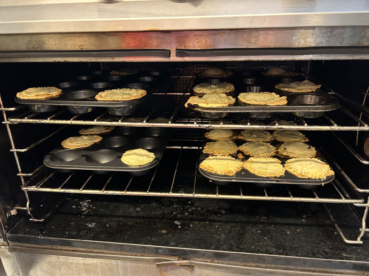 Roscoe_Primary's tweet photo. Year 6 made their seasonal pies #Y6DT https://t.co/T8qg9UeEAo