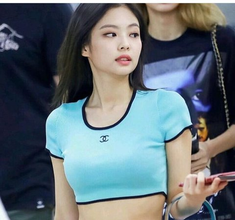 pannchoa's tweet photo. Knets revisit the trend that Jennie started with this top
https://t.co/UC8G9B8DlI https://t.co/JgubAy2hiy