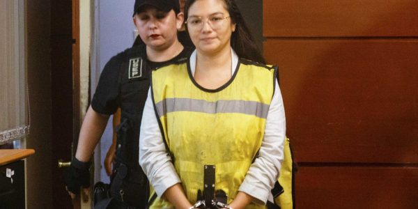 SiniusN2's tweet photo. JUSTICIA DE CLASES
Cathy barriga   Lavín Jr   Maipú   Labbé   #Hermosilla 
#ConMisAhorrrosNo 

NN                                                  NUERA JOAQUÍN LAVÍN               
400 MILLONES👇                           31.000 MILLONES👇 https://t.co/aS1JssREWI