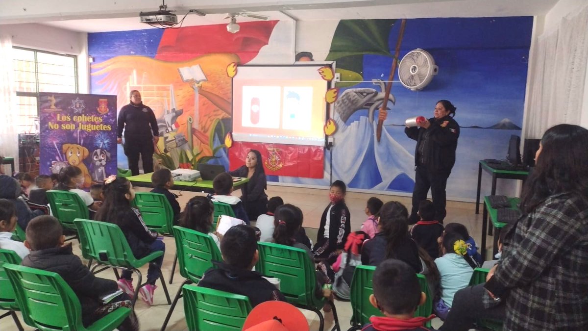 seguridadneza's tweet photo. #NoTeQuemes 🔥 | Con la finalidad de prevenir accidentes en casa, esta mañana nuestro H. Cuerpo de Bomberos🧑🏻🚒 brindó una plática Informativa con el tema "No te quemes" 🚫 a alumn@s de la escuela primaria Benito Juárez. También información sobre como actuar ante alguna emergencia. https://t.co/dssowqMzXR