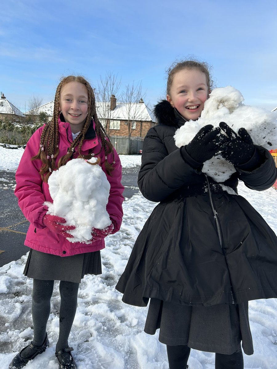 Roscoe_Primary's tweet photo. Such a fun time in the snow! ⛄️ https://t.co/FXnEQxg9II
