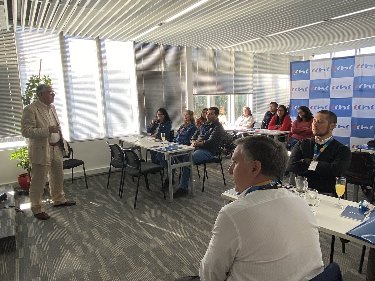 CChCValdivia's tweet photo. 🖇️Representantes de empresas socias de la #CChC #ValdiviaCL participaron en el Taller de Liderazgo de la Supervisión y Gestión de Riesgos. Esta actividad se desarrolla en el contexto del #CompromisoPRO, iniciativa que persigue que las empresas del sector sean más sostenibles. https://t.co/rrpU1SGgHH