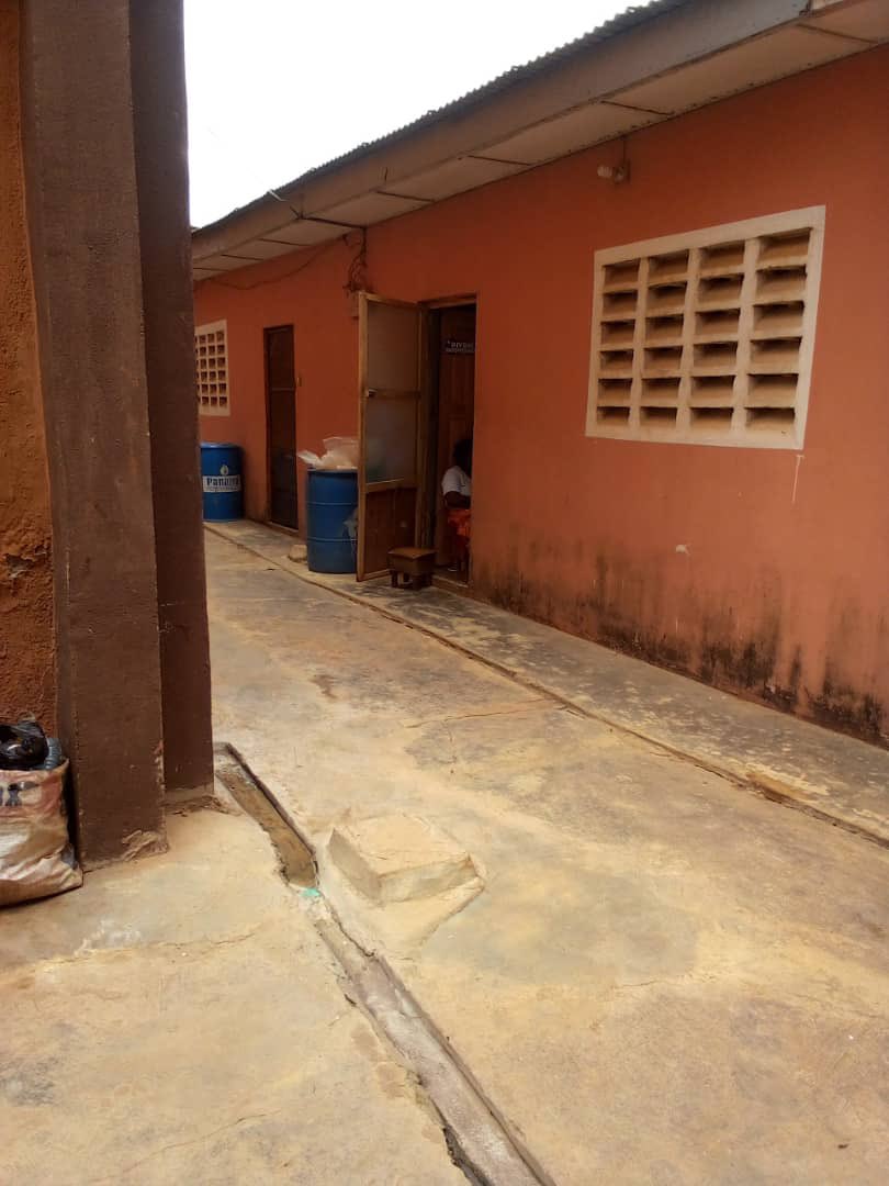 OluwaLargess's tweet photo. Sales sales sale 
One storey building around ijegun on a full plot of land with 10 flats as follows 
3 bedrooms; 1 unit
2 bedroom ; 2units
Mini flat ; 5 units 
Room self ; 2 units 
Title ; deed of assignment, survey,omo Onile receipt  C of O, and governors consent 
Asking ; 65M
Please retweet.. my customer fit Dey your TL
Thanks