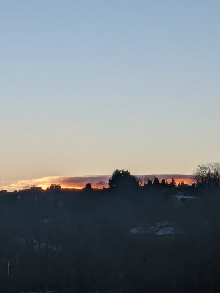CazB82's tweet photo. January skies 😍 https://t.co/wS2BloJG7y
