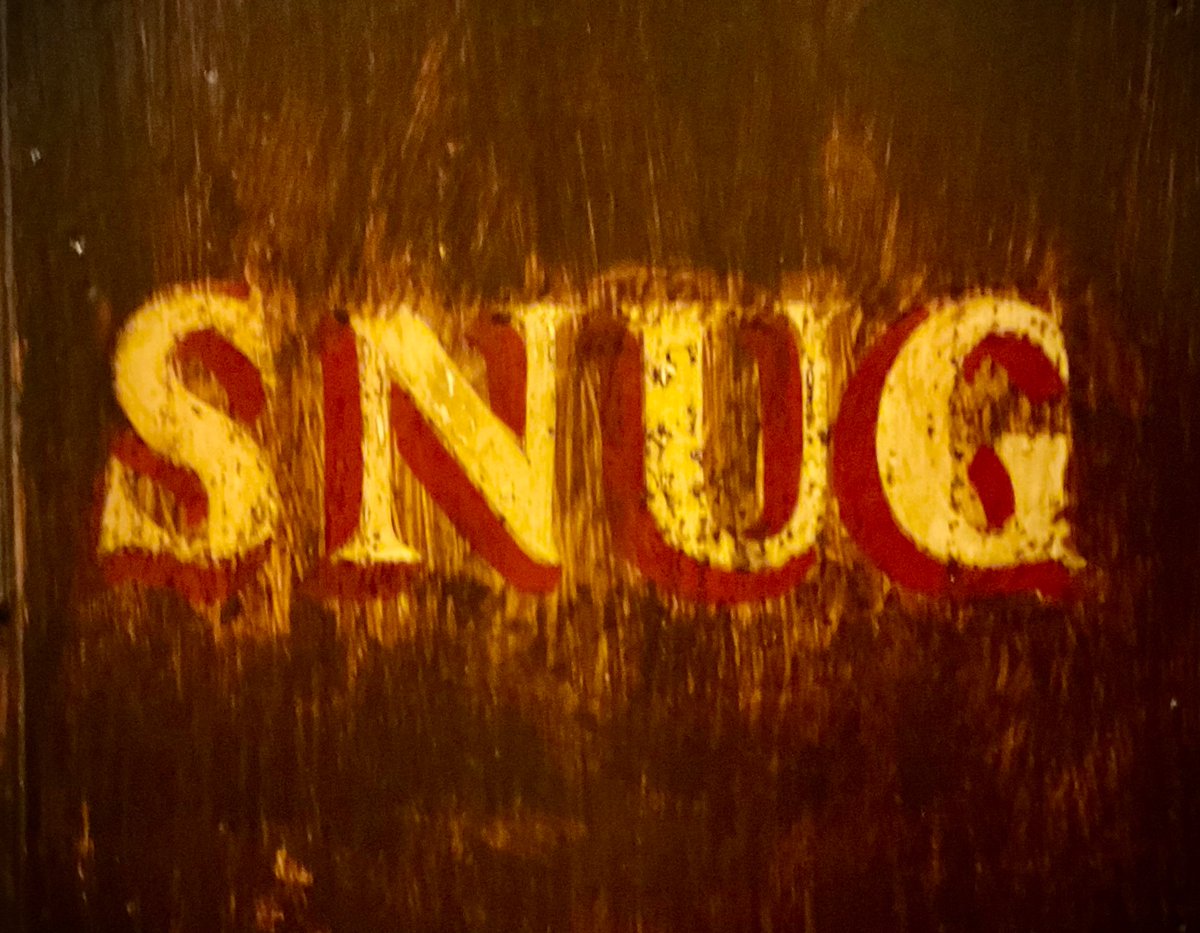 Berwickshire1st's tweet image. This is a repeated post but always great to share the @TheGlobeInn1610 with perfect timing as thoughts turn to #robertburns just when we all want to be #snug !

Serving since 1610 is pretty impressive!

#scotlandstartshere