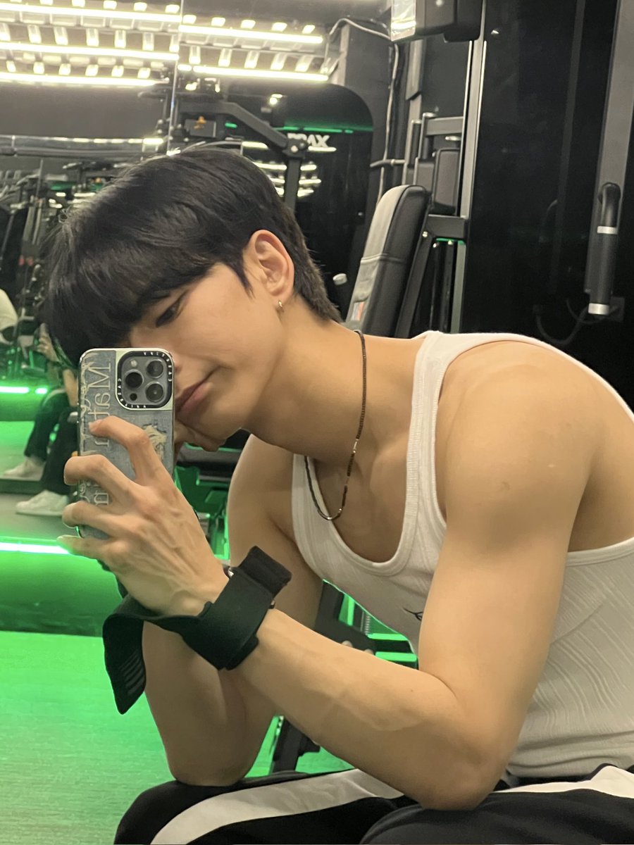 NAM NAM NOM NOM NOM NOM NOM NOM NOM GLUP NOM NOM NOM NOM NOM NOM NOM GLUP YUMMY DELICIOUS