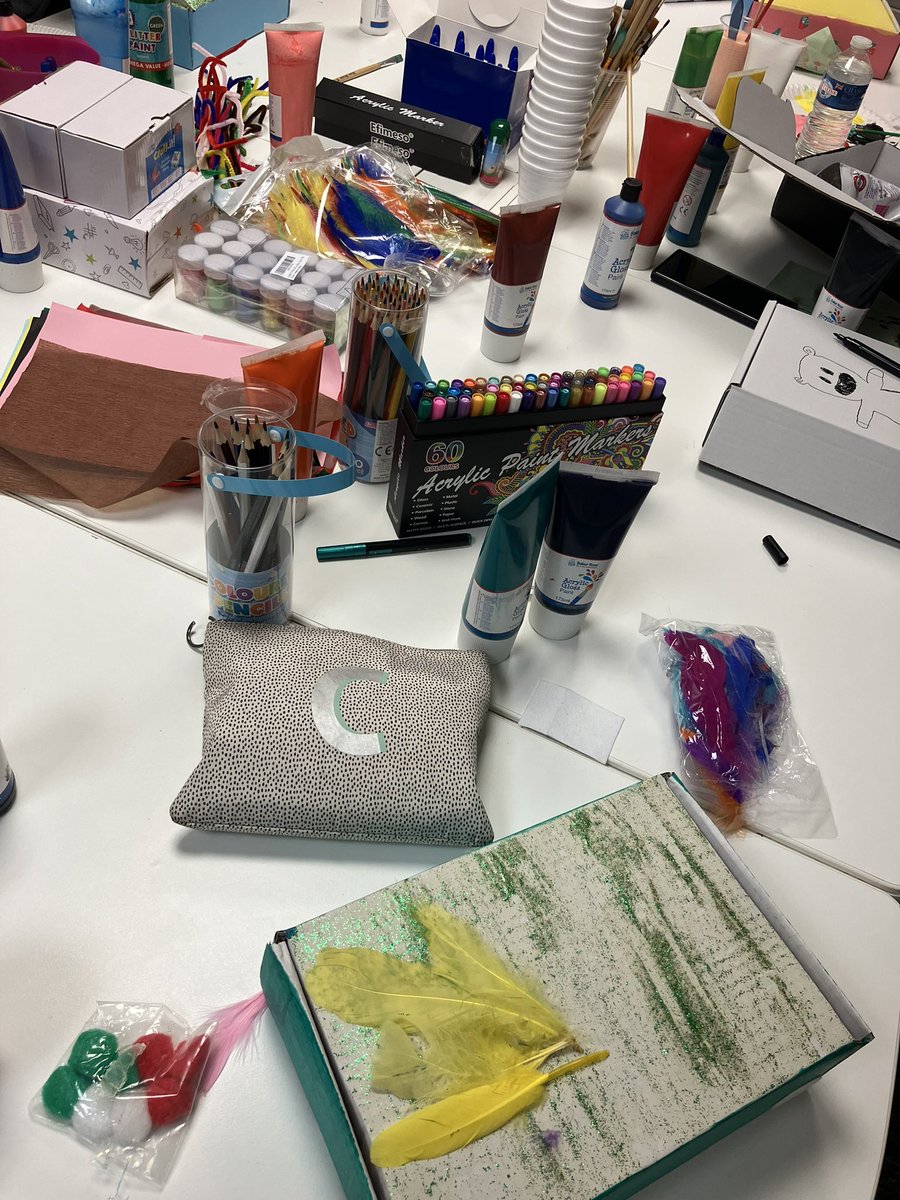 First session of our Creative Arts Group. Now named The Best Group 👍 This week - decorating boxes that they will use to take art supplies home with them at the end of the group 😁🎨📝🖍️ Funded by the Youth Arts Open Fund <a href="/BarnardosScot/">Barnardo's Scotland</a> <a href="/YouthLinkScot/">YouthLink Scotland</a> <a href="/CreativeScots/">Creative Scotland</a> <a href="/scotgov/">Scottish Government</a>