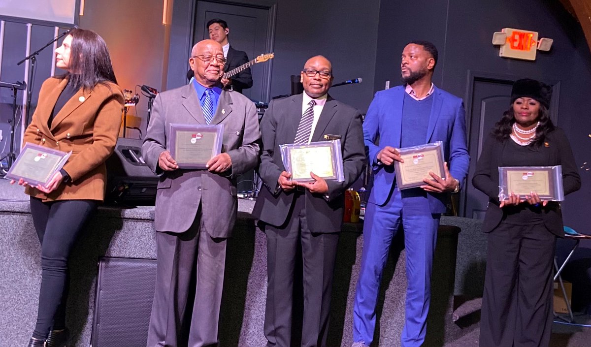 MCSO Senior Chaplain Willie Bates II was honored with the prestigious Community Policing Award from the Interdenominational Ministerial Alliance of Greater Indianapolis! 🏆 Chaplain Bates' dedication to help MCSO build strong bonds within our community is truly commendable.