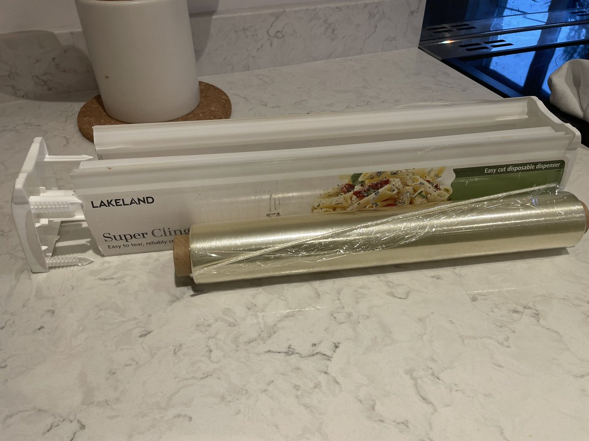 emmarussell78's tweet photo. @LakelandUK why have you changed the size of the cling film for the dispenser I have? Standard Tesco cling doesn’t fit it so do I now need to buy another one of your dispensers - for the sake of 5cm such a waste! https://t.co/nJPmnJKWU9