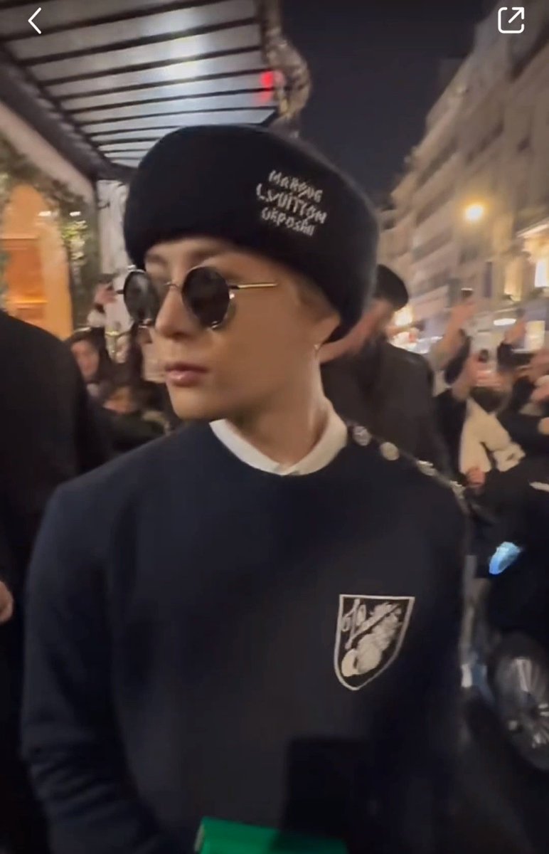 JWong56725127's tweet photo. OMG Jackson looks fantastic!!
Loving his look for today's #LVMenFW24    

Louis Vuitton House Ambassador 
Jackson Wang @JacksonWang852 
#JacksonWang
#JacksonWangxLVFW24 https://t.co/PrSLUQZaL4