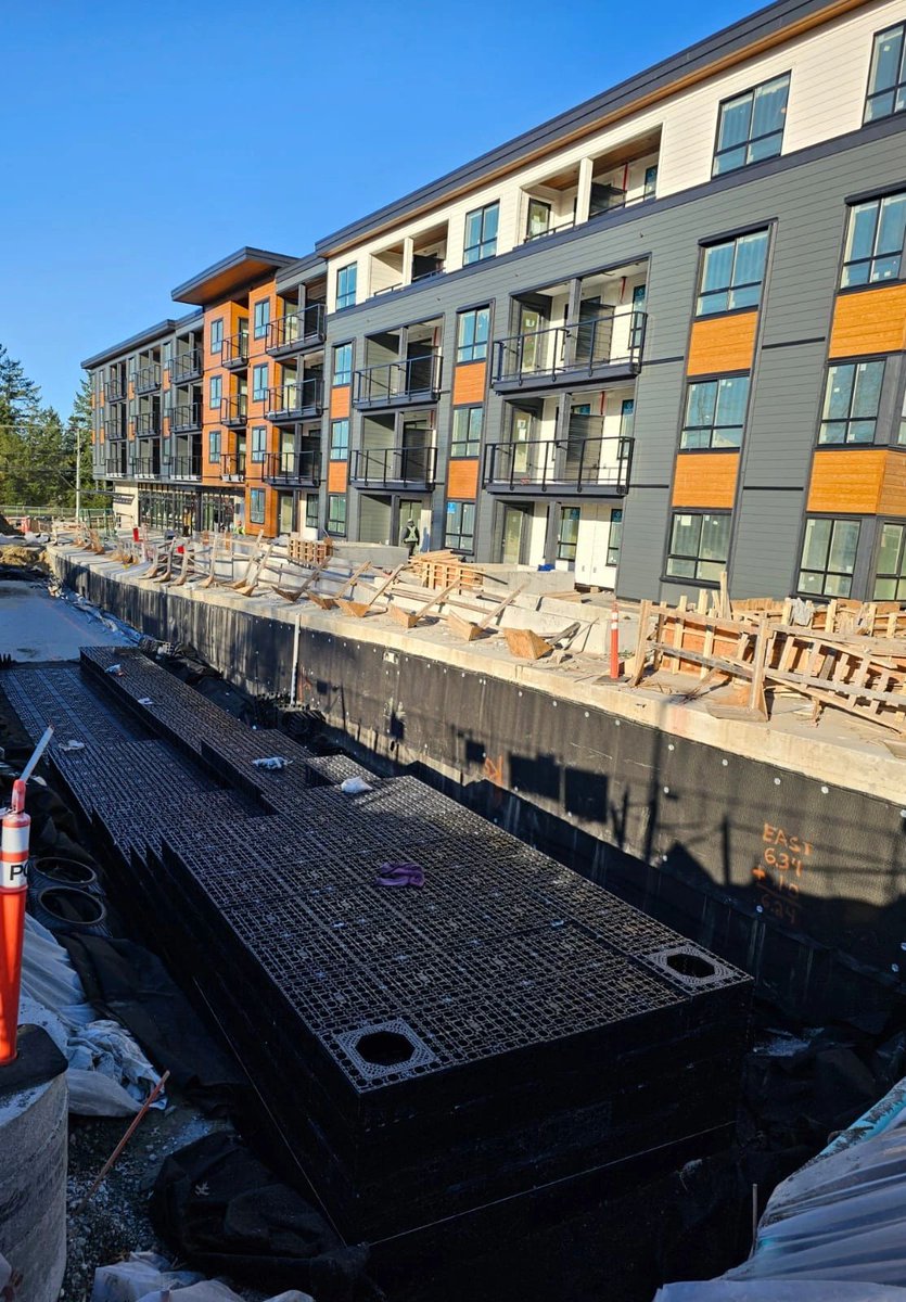 barrplastics's tweet photo. Our team has made great progress on the installation of this new EcoBloc detention tank in Surrey, BC, capturing up to 300 cubic meters of stormwater 🌧️

Interested in learning more about stormwater management? Visit us at https://t.co/F7EmnVXcNC or call us at 1.800.665.4499 💡 https://t.co/WaUbHaEMuD